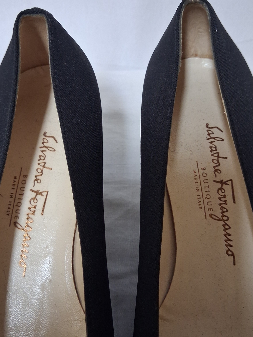 Salvatore Ferragamo Boutique Black Fabric Buckle Block Heel Pumps Made in Italy - Picture 7 of 11